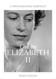 Queen Elizabeth II A Photographic Portrait /anglais