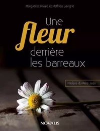 UNE FLEUR DERRIERE LES BARREAUX