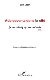 Adolescents dans la cité