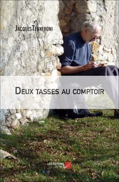 Deux tasses au comptoir