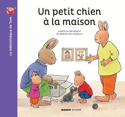 Un petit chien à la maison