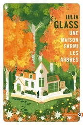 Une maison parmi les arbres